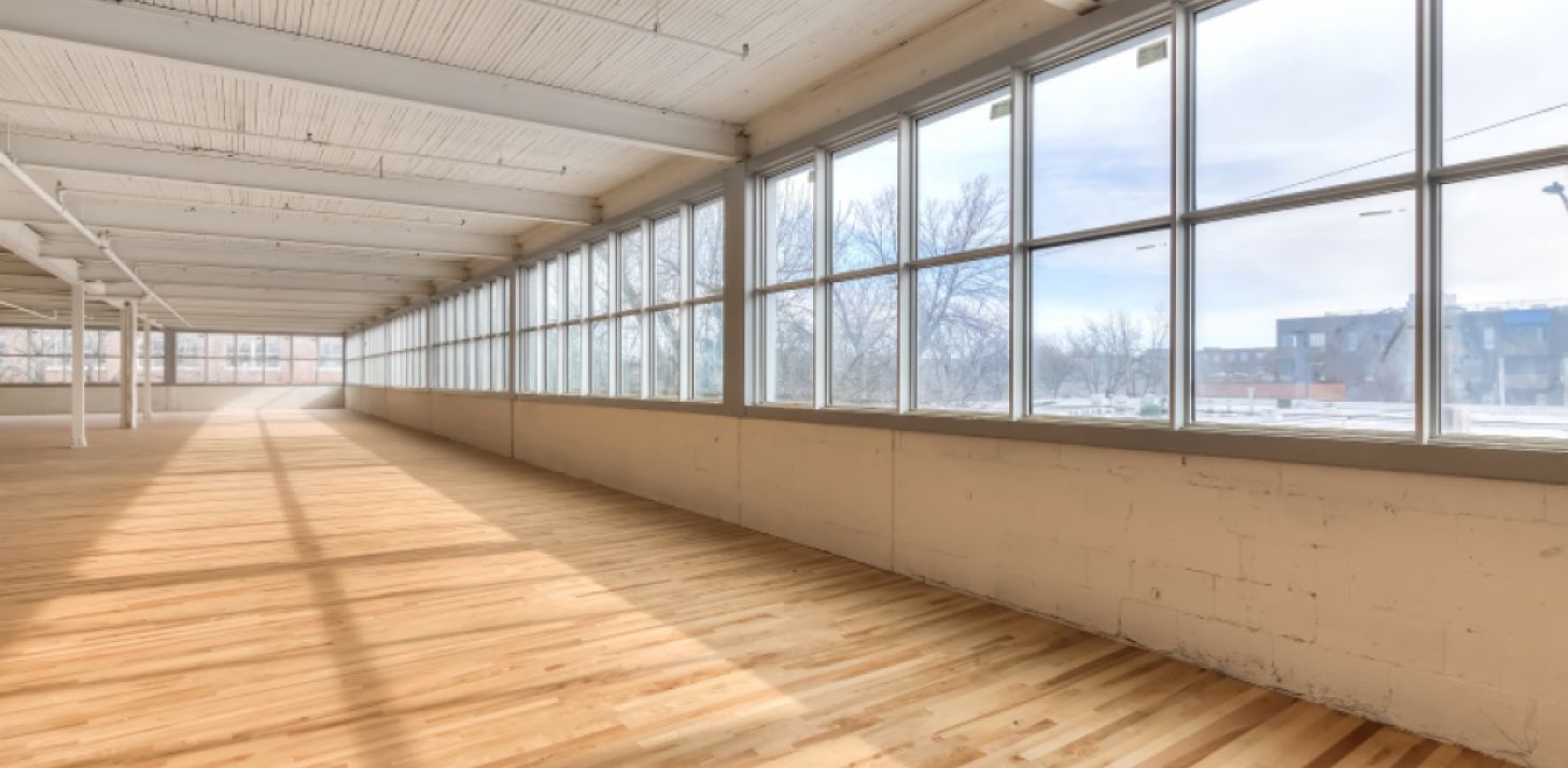 Renovated office space for rent in HOMA, loft-style sunny corner - For Rent