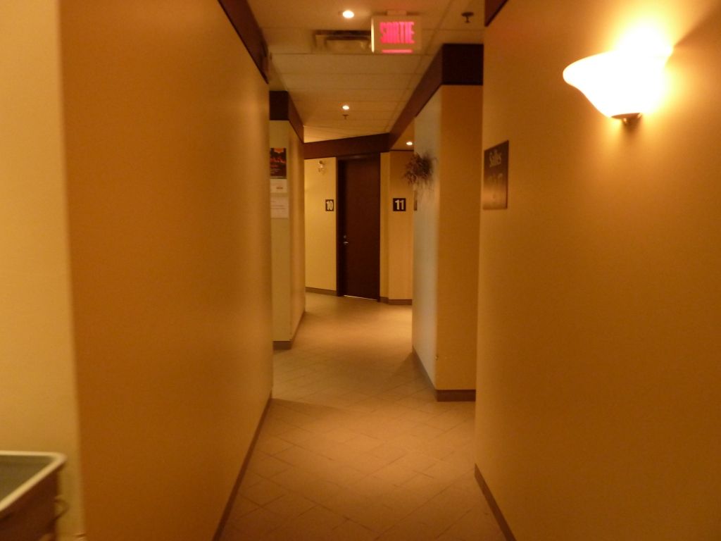 Local commercial pour d�tails, services ou bureaux. 