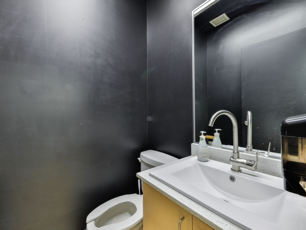 ESPACE COMMERCIAL / INDUSTRIEL � LOUER 