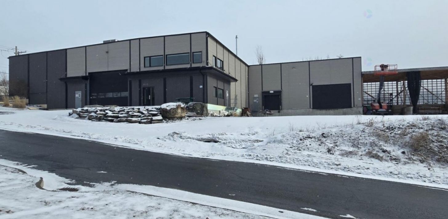 B&acirc;tisse industrielle + d&ocirc;me 60 x 70 &agrave; vendre en Beauce - &Agrave; vendre
