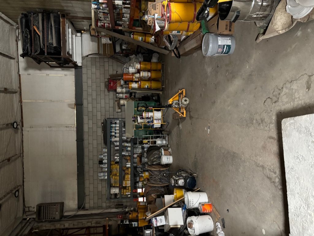 Batiment commercial avec entrepot (2900p2 ) et bureau (2500p2 ) 