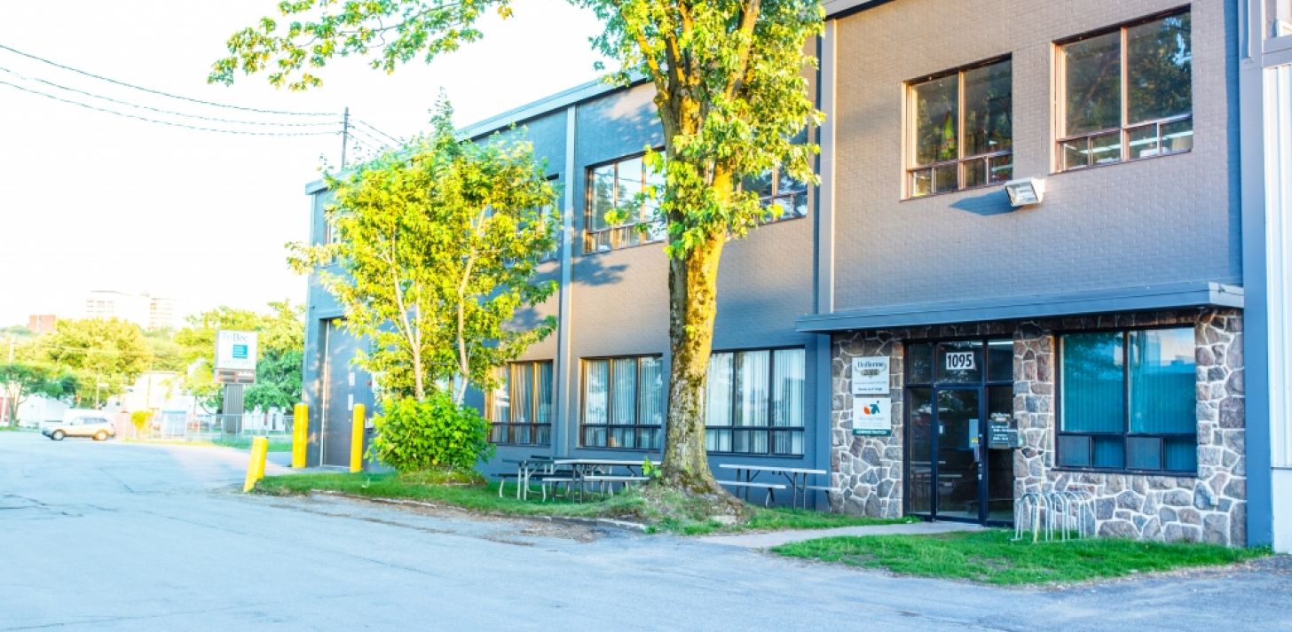 3 950 p.c. &agrave; louer / &Agrave; VOIR - &Agrave; louer