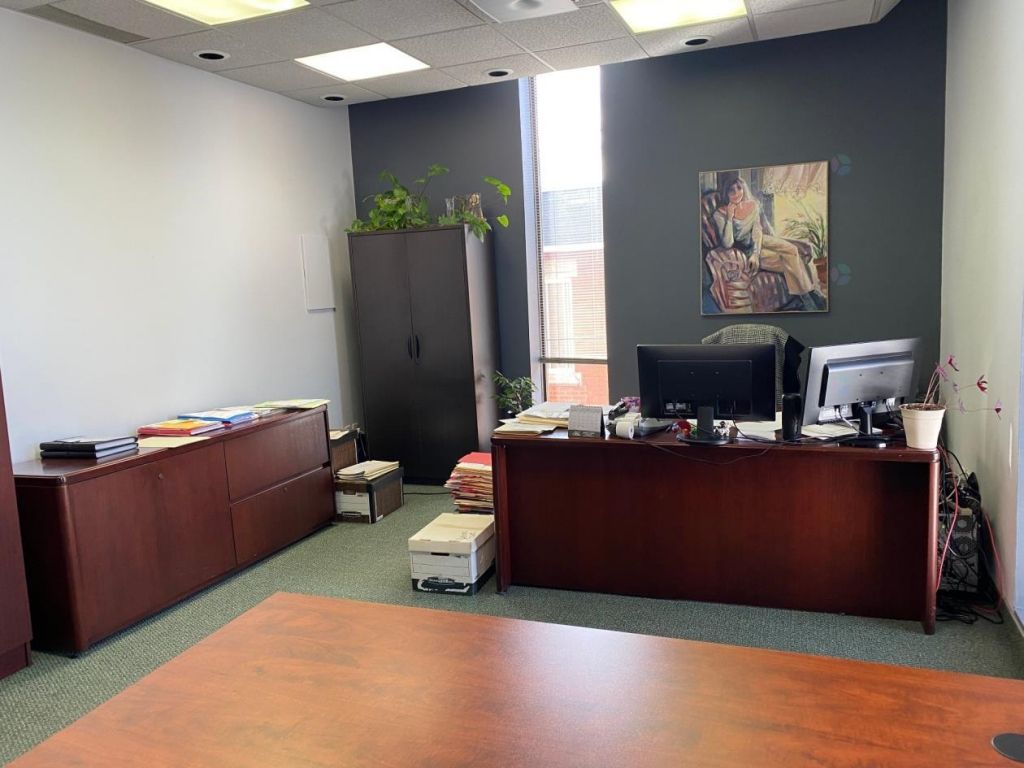 Grands bureaux � l'�tage 3300 pc St-J�r�me Lafontaine