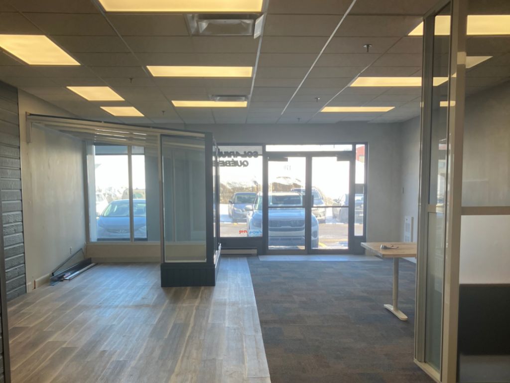 Local Commercial Bouvier-Lebourgneuf-Quebec 900pi2