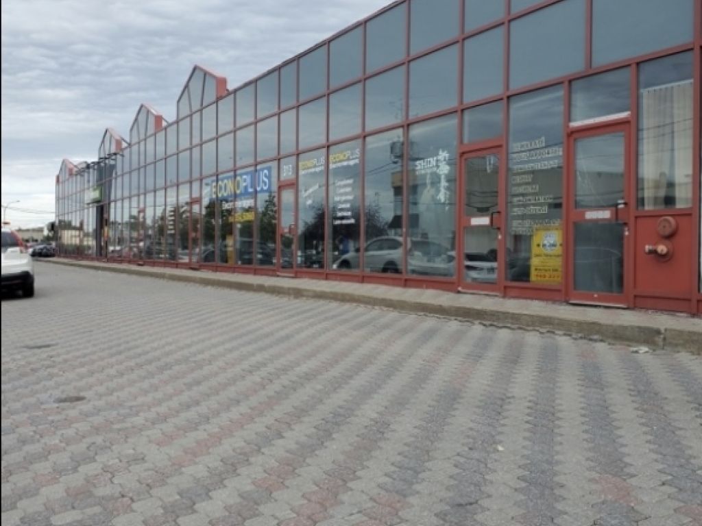 2 Locaux commerciaux � louer � Greenfield Park, un de 2200 p. c. et un autre de 4360 p.c.