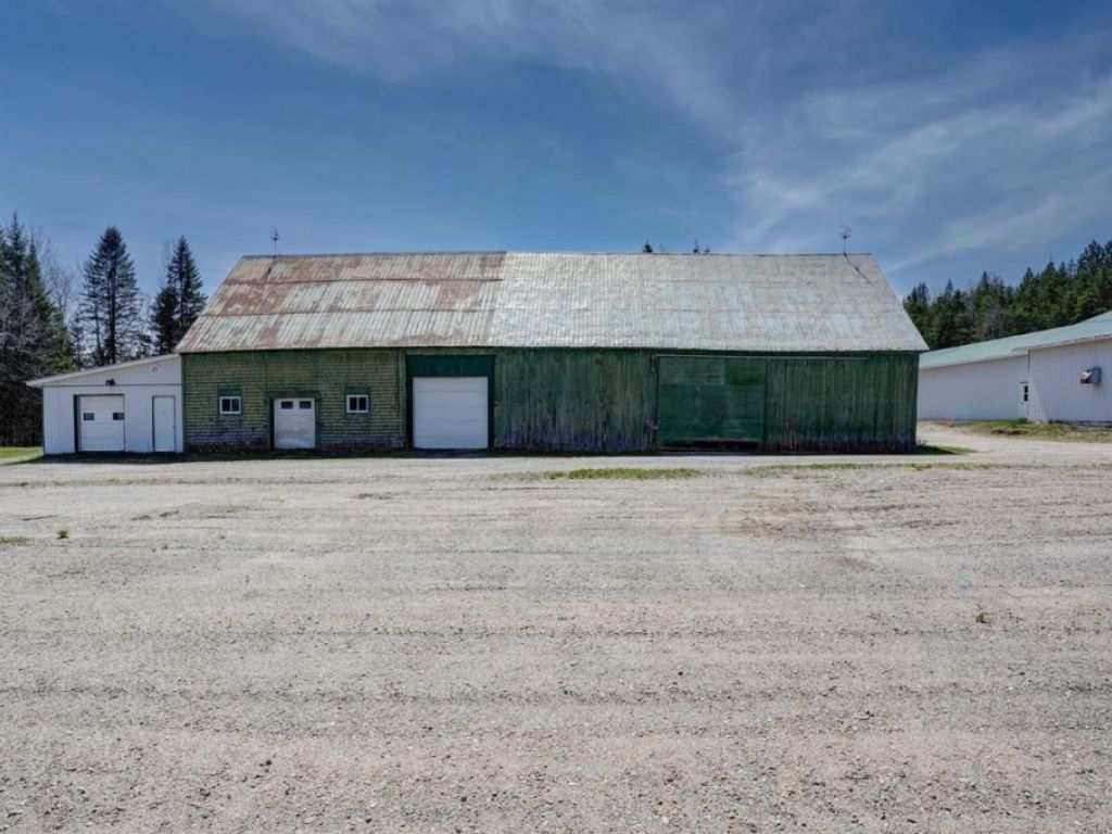 Maison, Entrep�t, Garage, Grange, Rivi�re-Rouge