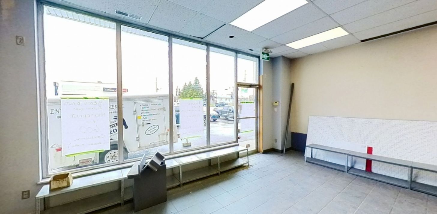 LOCAL COMMERCIAL 1700PC - RUE SEIGNEURIALE BEAUPORT - For Rent