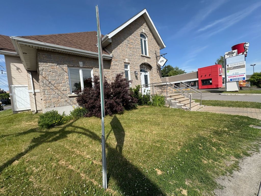 Bureaux � louer � Saint-J�r�me - Grand stationnement - TOUT INCLU