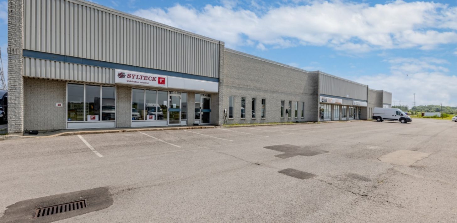 LOCAL PAR COLBERT - 103-104 - 3260 AVENUE WATT - For Rent