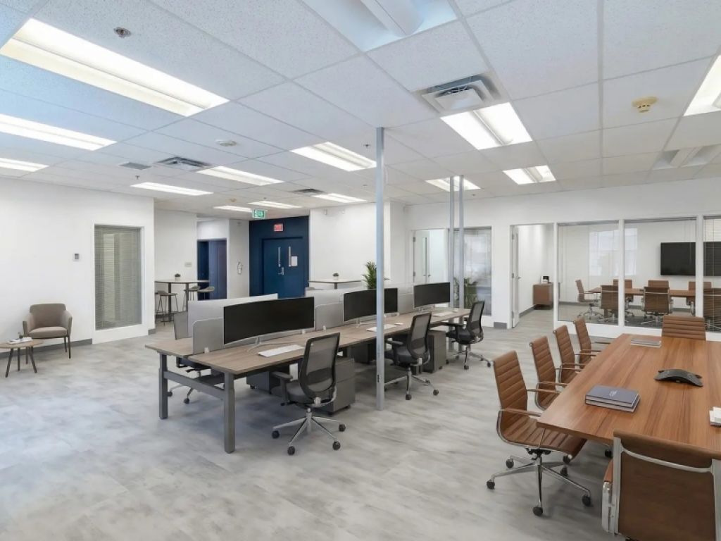 Local / Bureau 2100 � 6360 pc Centre-ville Saint-J�r�me 