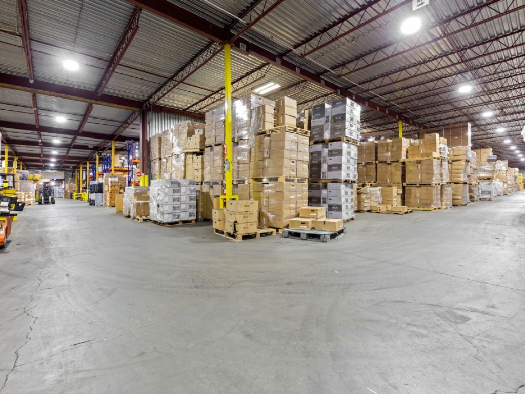 Espace industriel et commercial � louer � accessibilit� et flexibilit� au c�ur de la Mont�r�gie