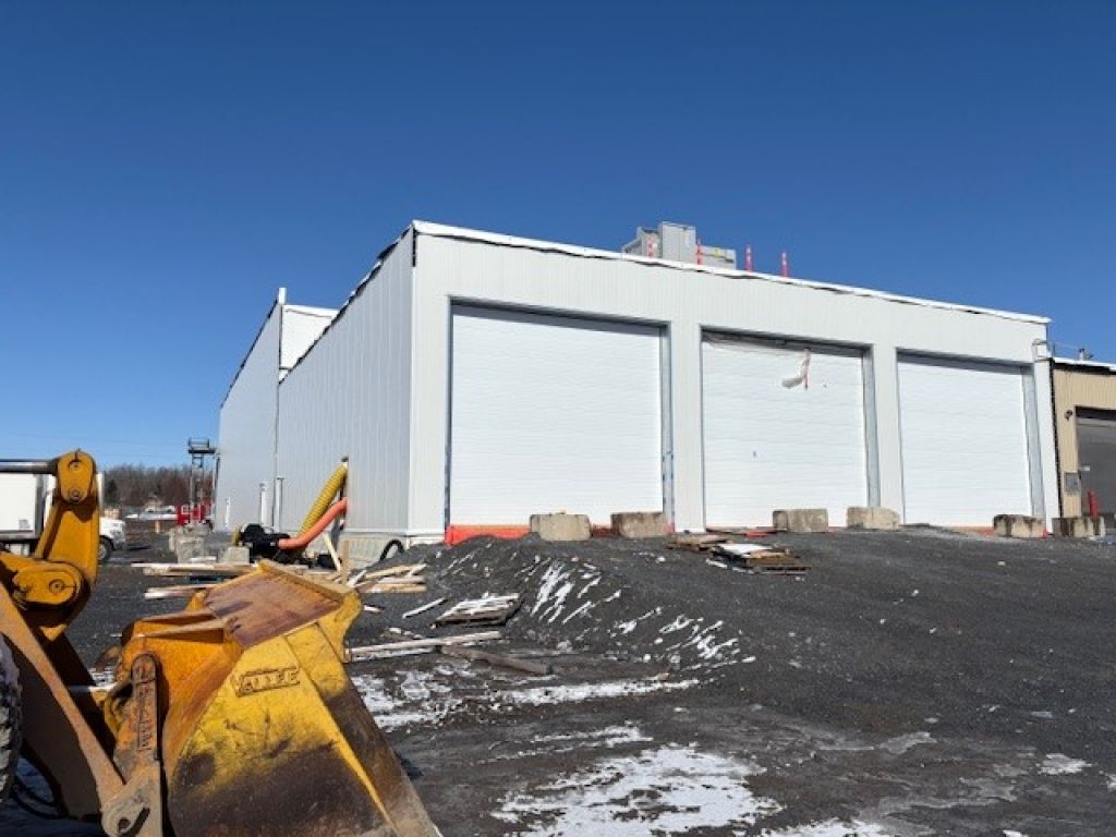 dry and refregirated warehouse available