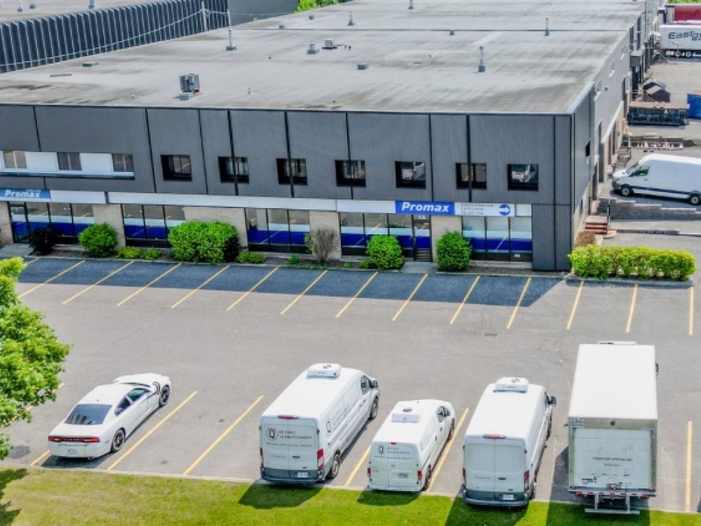 Local industriel avec bureaux � Parc Colbert � Sainte-Foy