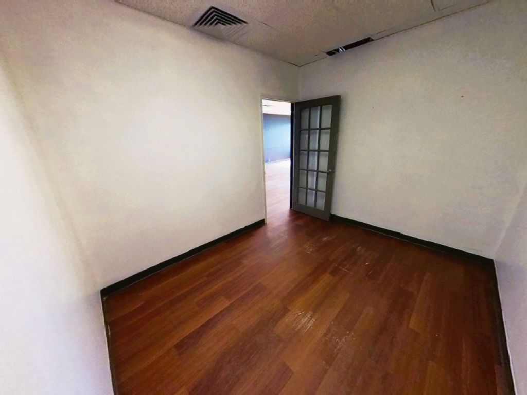 Local commercial moderne � L�vis