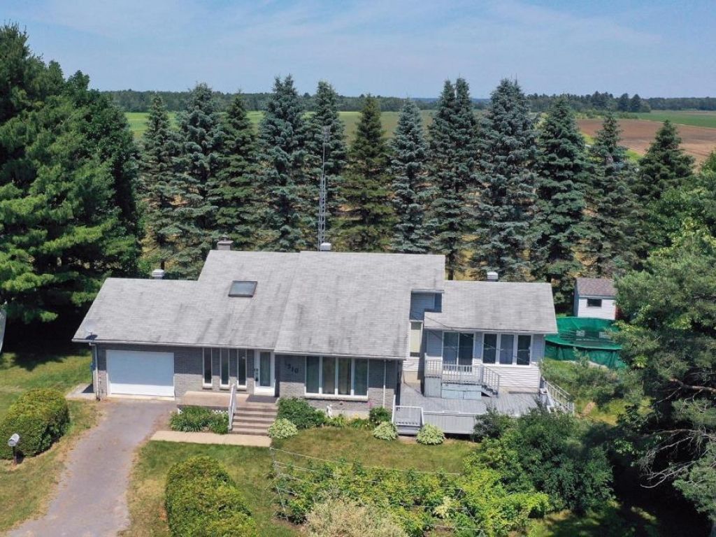 Fermette cl� en main sur 23 arpents en zone agricole