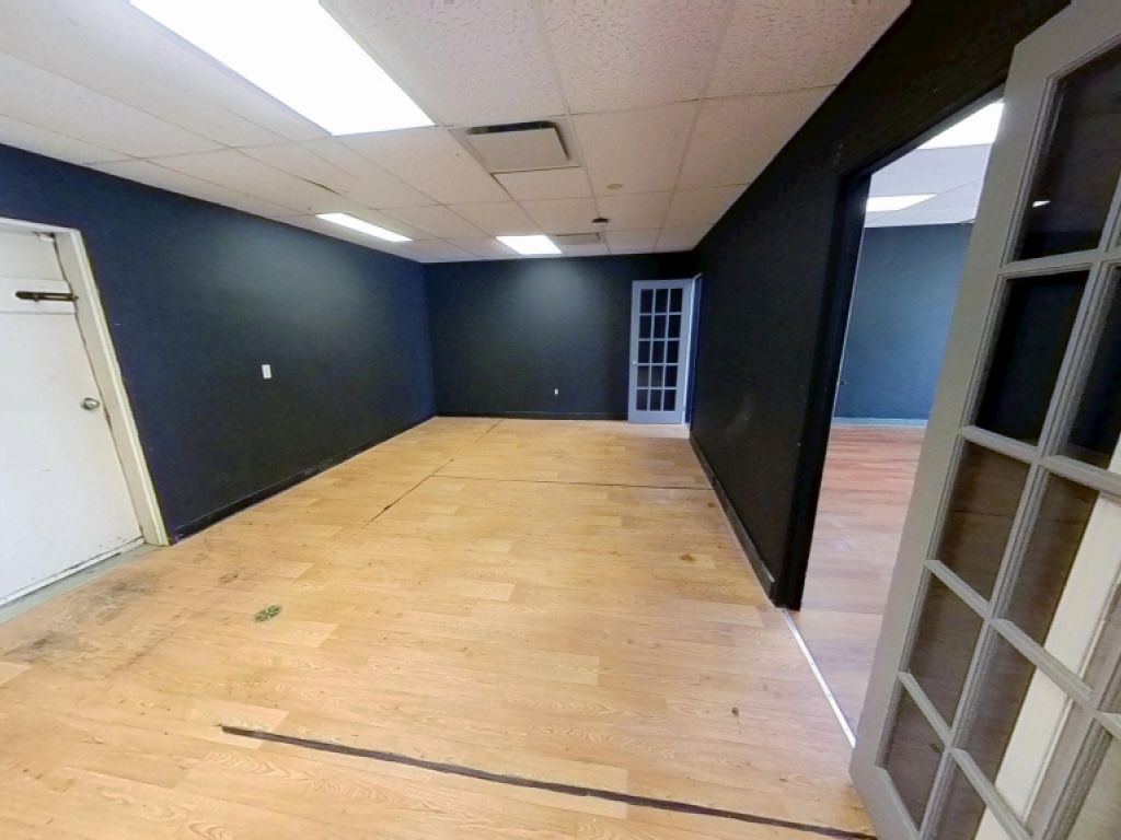 Local commercial moderne � L�vis