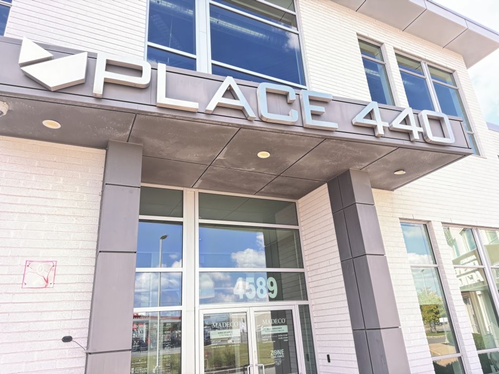 📍 Condo commercial � louer � 1er �tage � Laval, autoroute 440 Ouest