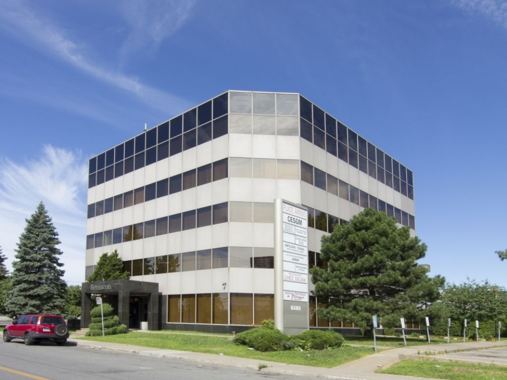 Loft industriel de 734 p.c. (avec cuisinette et un bureau ferm�) dans Montr�al-Nord!