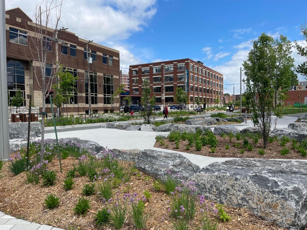 Loft-style Office spaces for rent-District Beaumont-6855 de l'�p�e