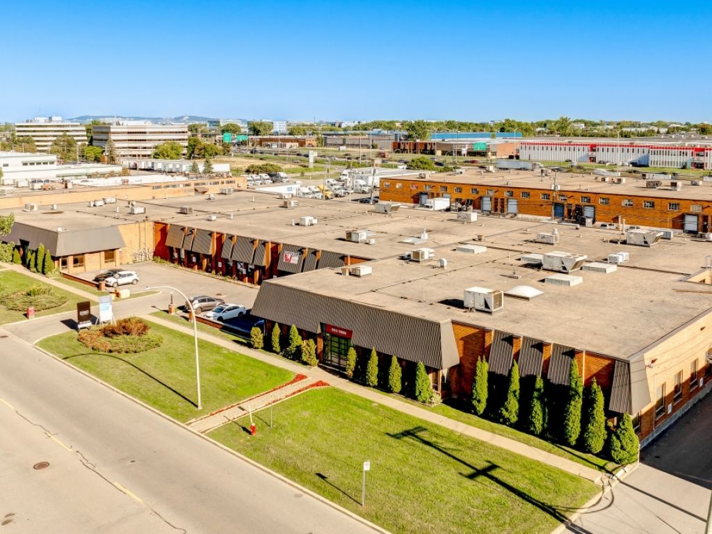 Entrep�t industriel � louer-Dorval-autoroutes 40/13