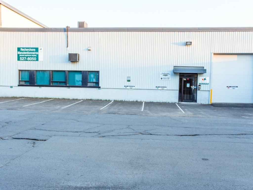 3 950 p.c. � louer / � VOIR