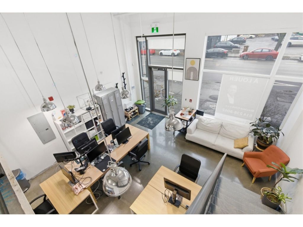 Local commercial professionnel lumineux sur 2 niveaux plateau mont royal 