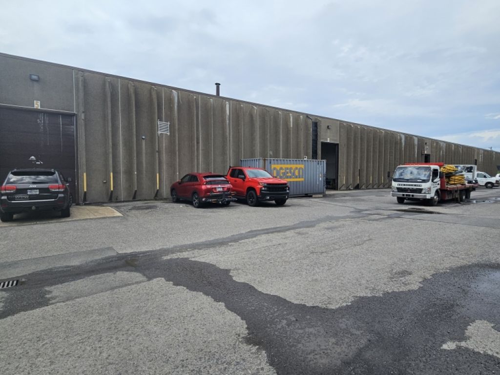 LOCAL INDUSTRIEL AVENUE WATT QU�BEC