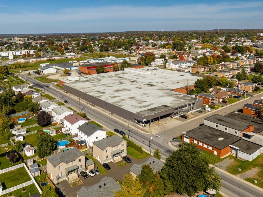 Espace industriel spacieux et hautement fonctionnel � parfait pour l�entreposage, la logistique ou la production