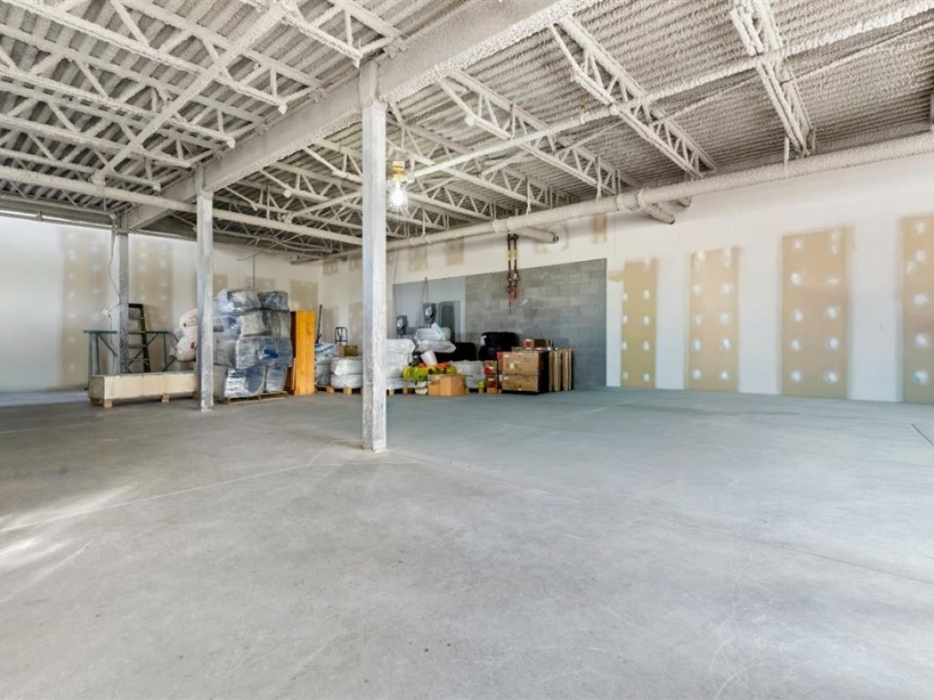 Espace industriel/bureau/showroom � louer � 306 All�e du Golf, local 104-112, Saint-Eustache