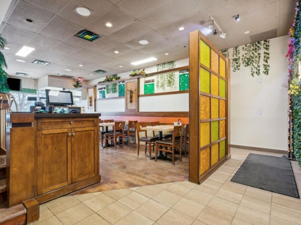 Restaurant tout �quip� avec terrasse � vendre Boucherville