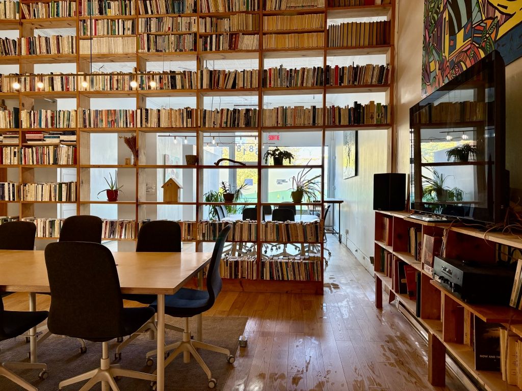 Sous-location de bureaux dans le Mile-End � avec terrasse !