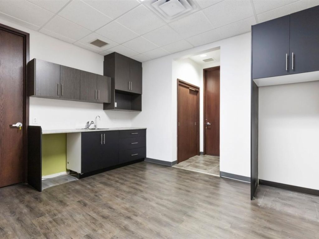 Espace bureau � louer - 20865 Ch. de la C�te N., local 200A