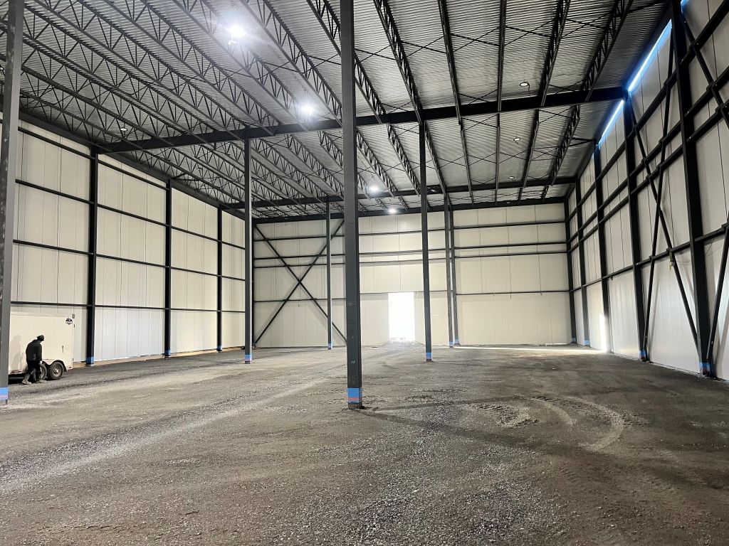 dry and refregirated warehouse available