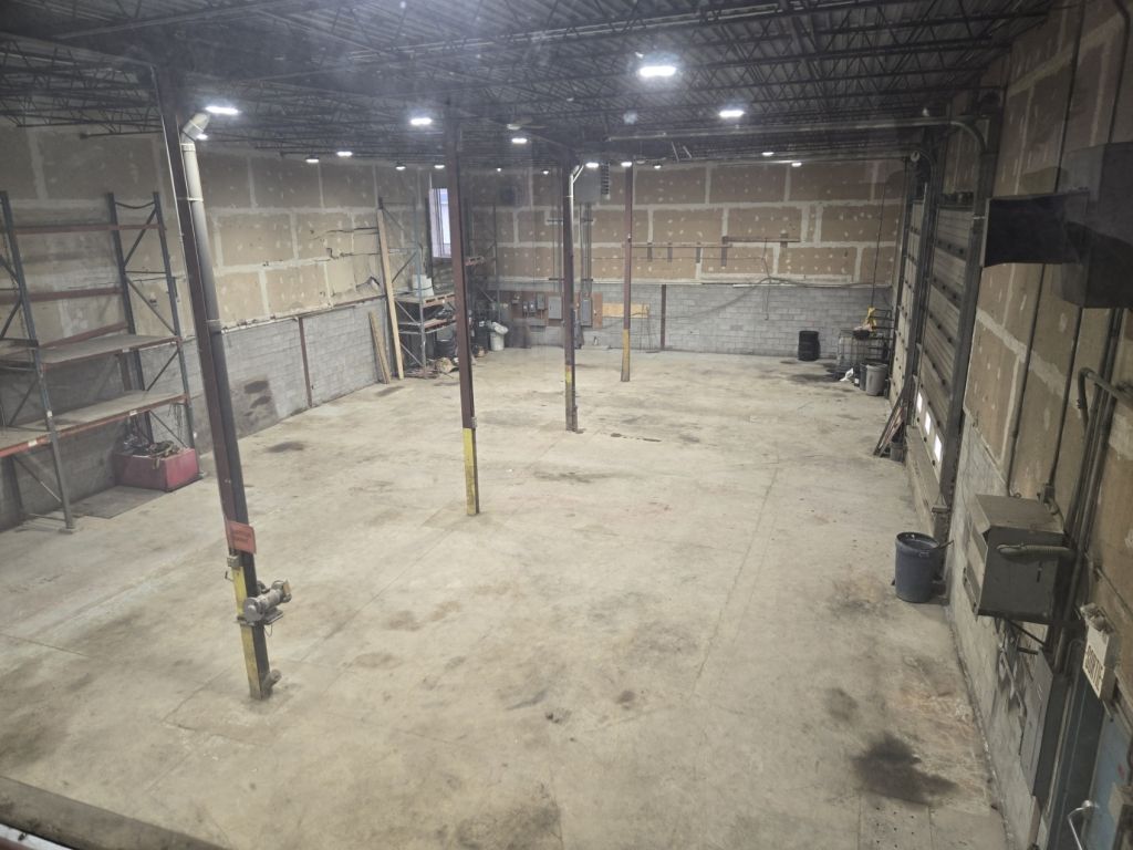 Terrain/Garage/Bureau industriel