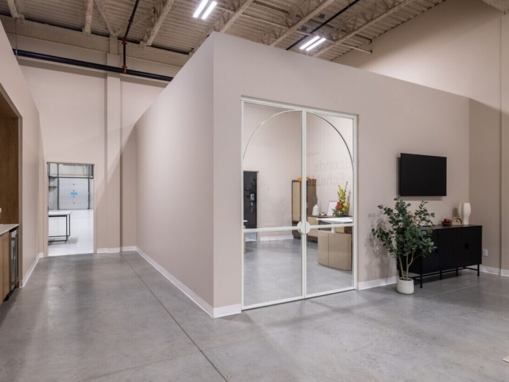 Espace industriel � Louer Laval - 6 985 PI2