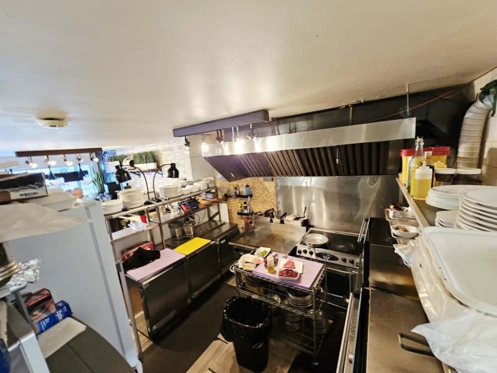 Superbe caf� cl� en main et bien �tabli � La Prairie