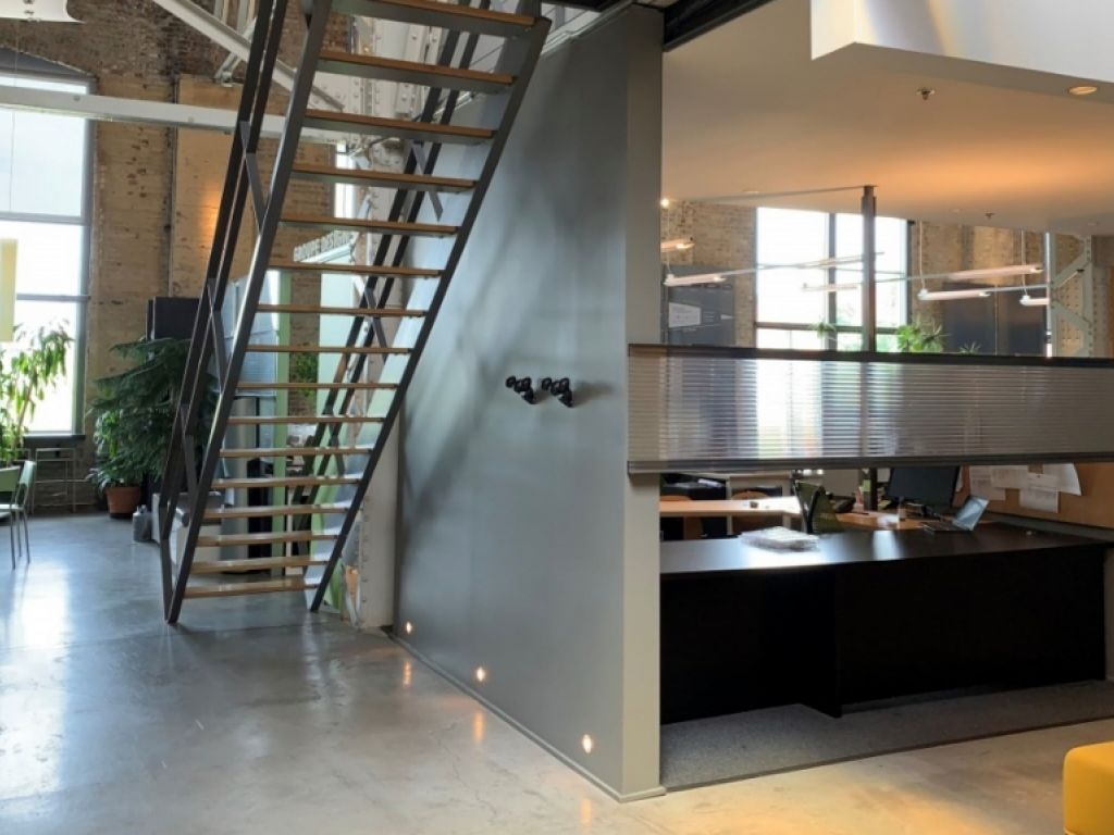 Technop�le Angus     Magnifique espace partag� de 2522 pi ca