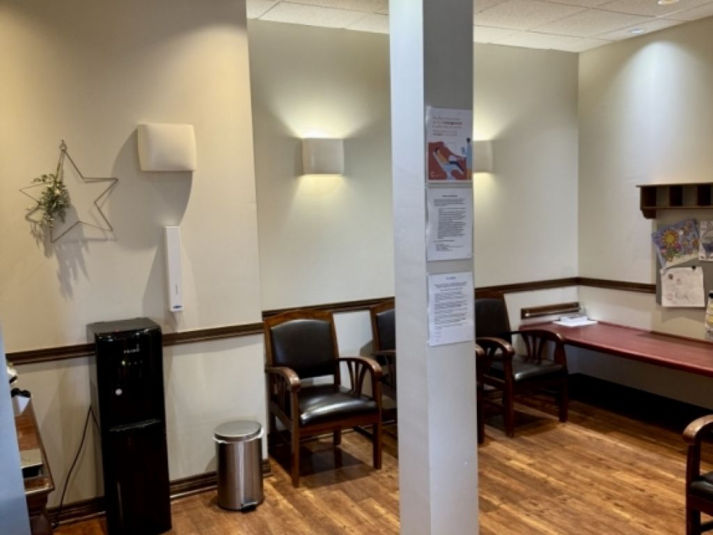  LOCAL COMMERCIAL 2 794 pi� + possibilit� 1 440 pi� suppl�mentaires Id�al pour clinique dentaire ou professionnel de la sant�