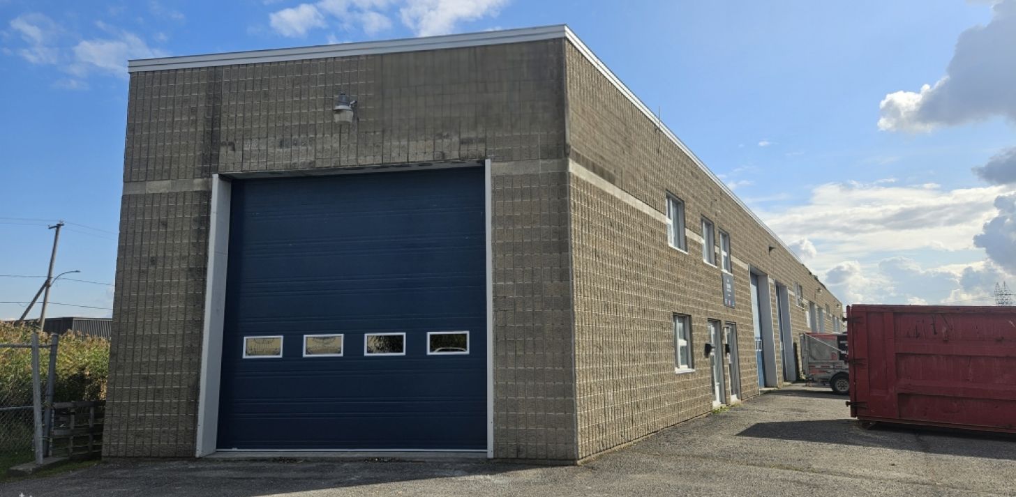 PETIT LOCAL INDUSTRIEL - LEBOURGNEUF - &Agrave; louer