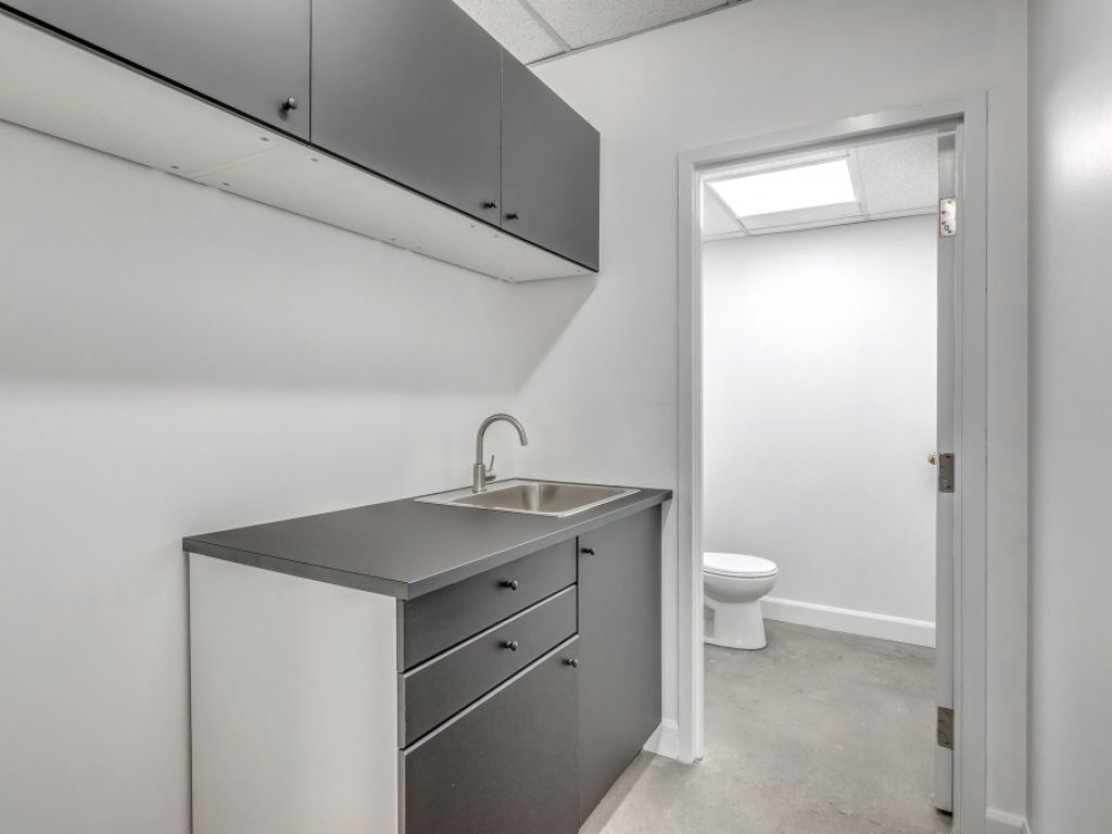 Loft-style Office spaces for rent-District Beaumont-6855 de l'�p�e