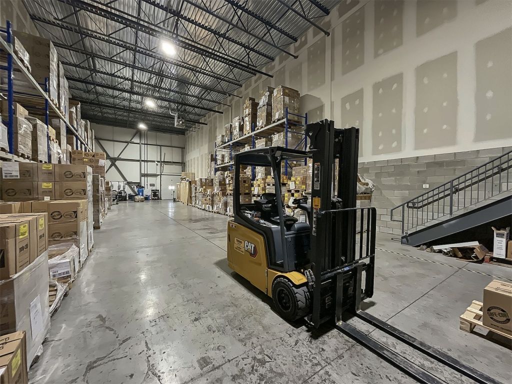 Espace industriel � Louer Laval - 6 985 PI2