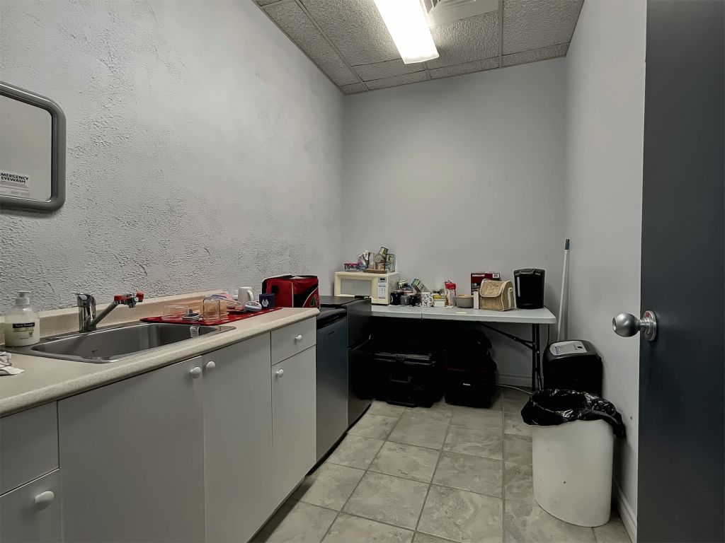 Local Industriel/Commercial � louer - Jonqui�re - 200 � 11 000 pi2 