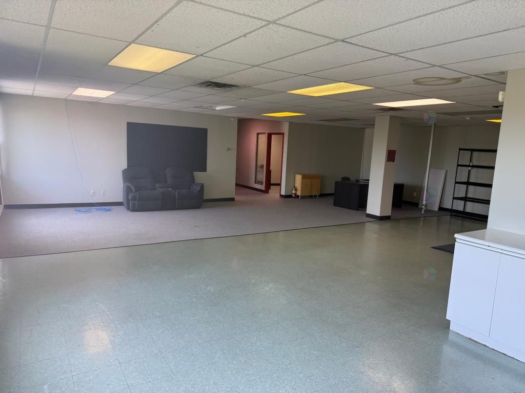 Grand espace au 2e �tage 2900 pc Montr�al Mercier