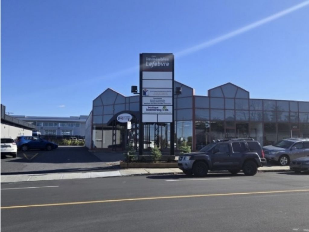 Local a louer 2200p.c. ou 4360 p.c.