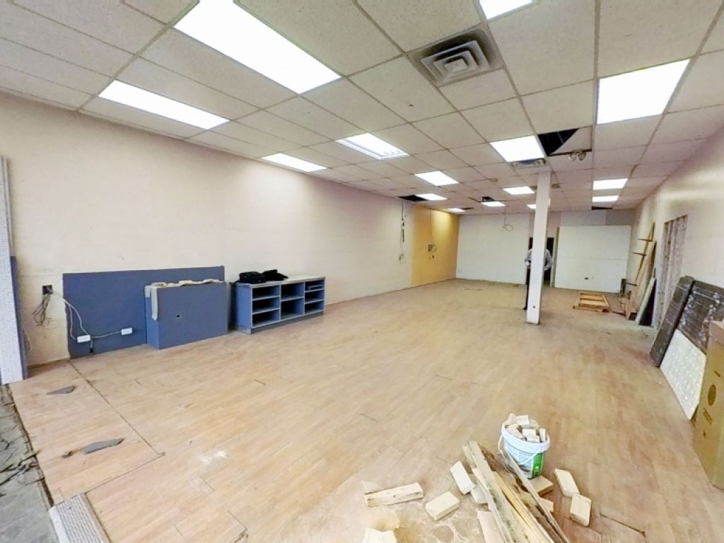 LOCAL COMMERCIAL 1700PC - RUE SEIGNEURIALE BEAUPORT