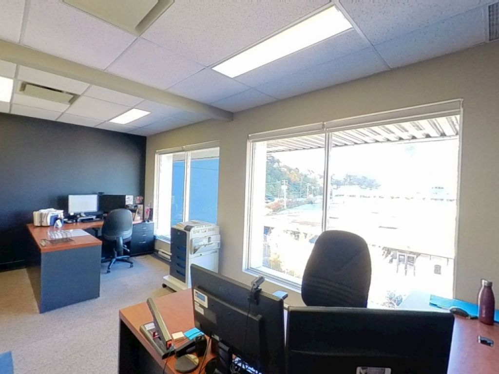 Grand espace de bureaux moderne � Saint-Malo / Saint-Sauveur