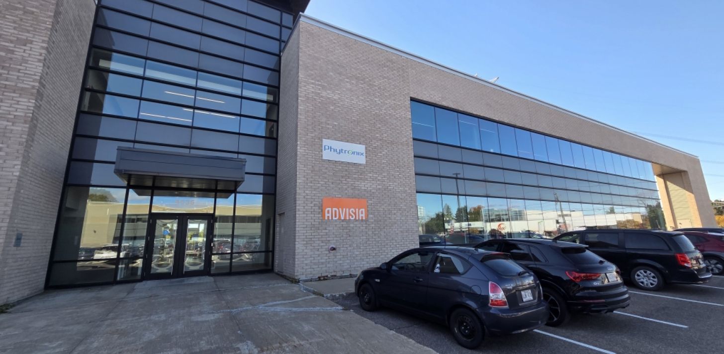 Grand espace commercial avec entrep&ocirc;t � Qu&eacute;bec - &Agrave; louer