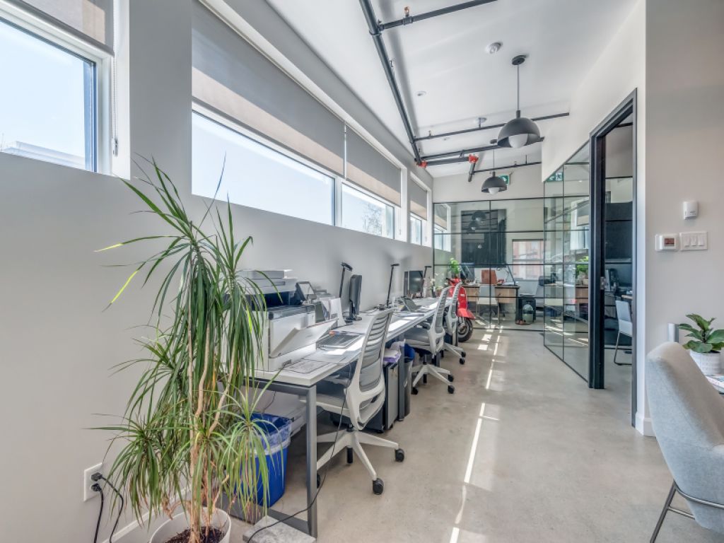 Office and industrial spaces for rent-District Beaumont-6833 De L'�p�e