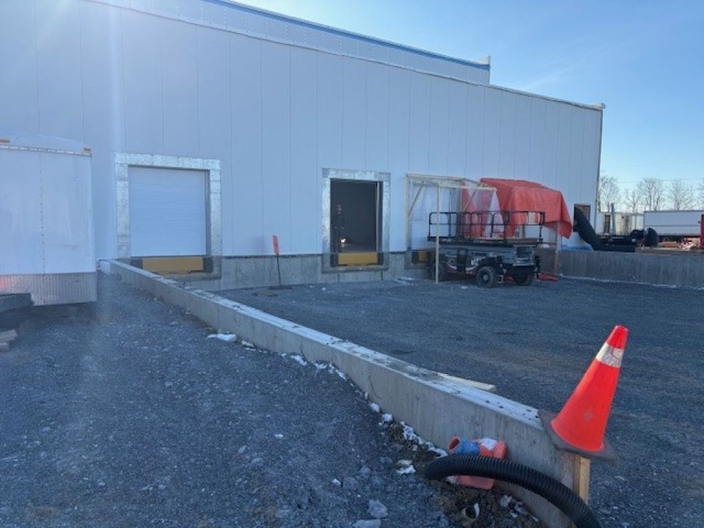 dry and refregirated warehouse available