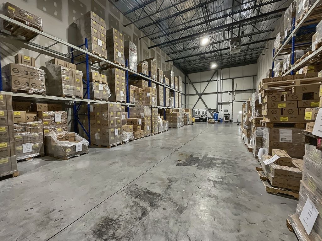 Espace industriel � Louer Laval - 6 985 PI2